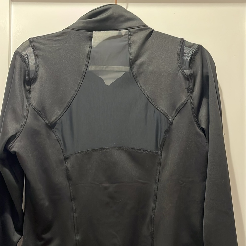 M Exercise Jacket - Picture 2 of 3